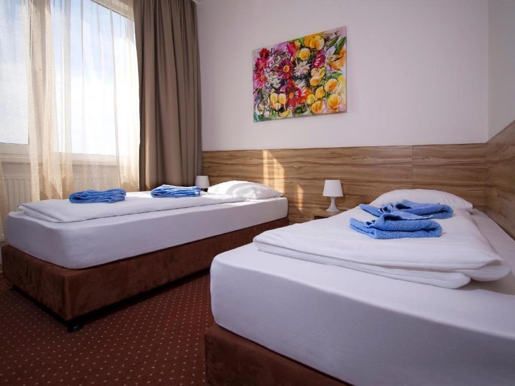 Aviator Garni Hotel Bratislava Luaran gambar