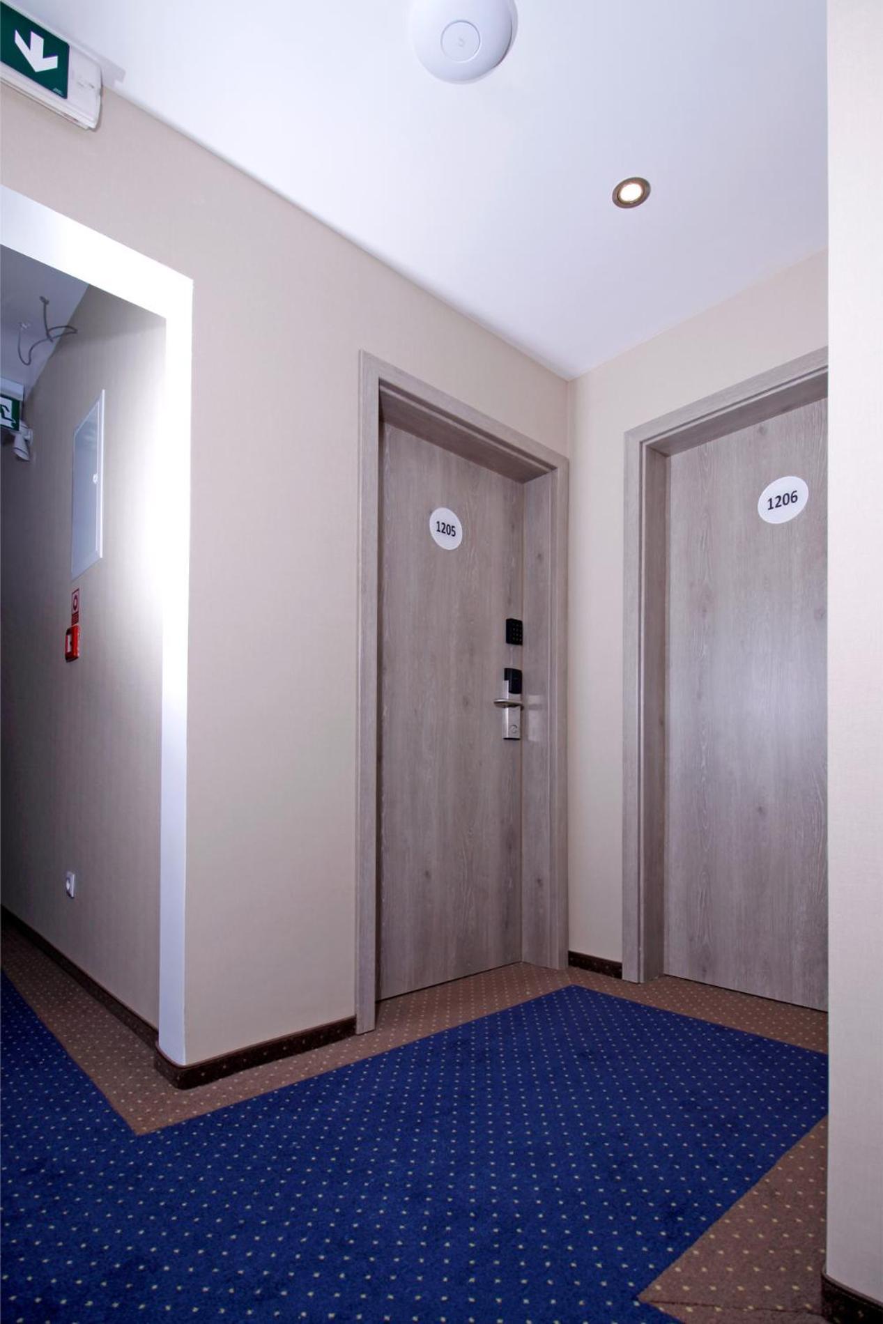 Aviator Garni Hotel Bratislava Luaran gambar