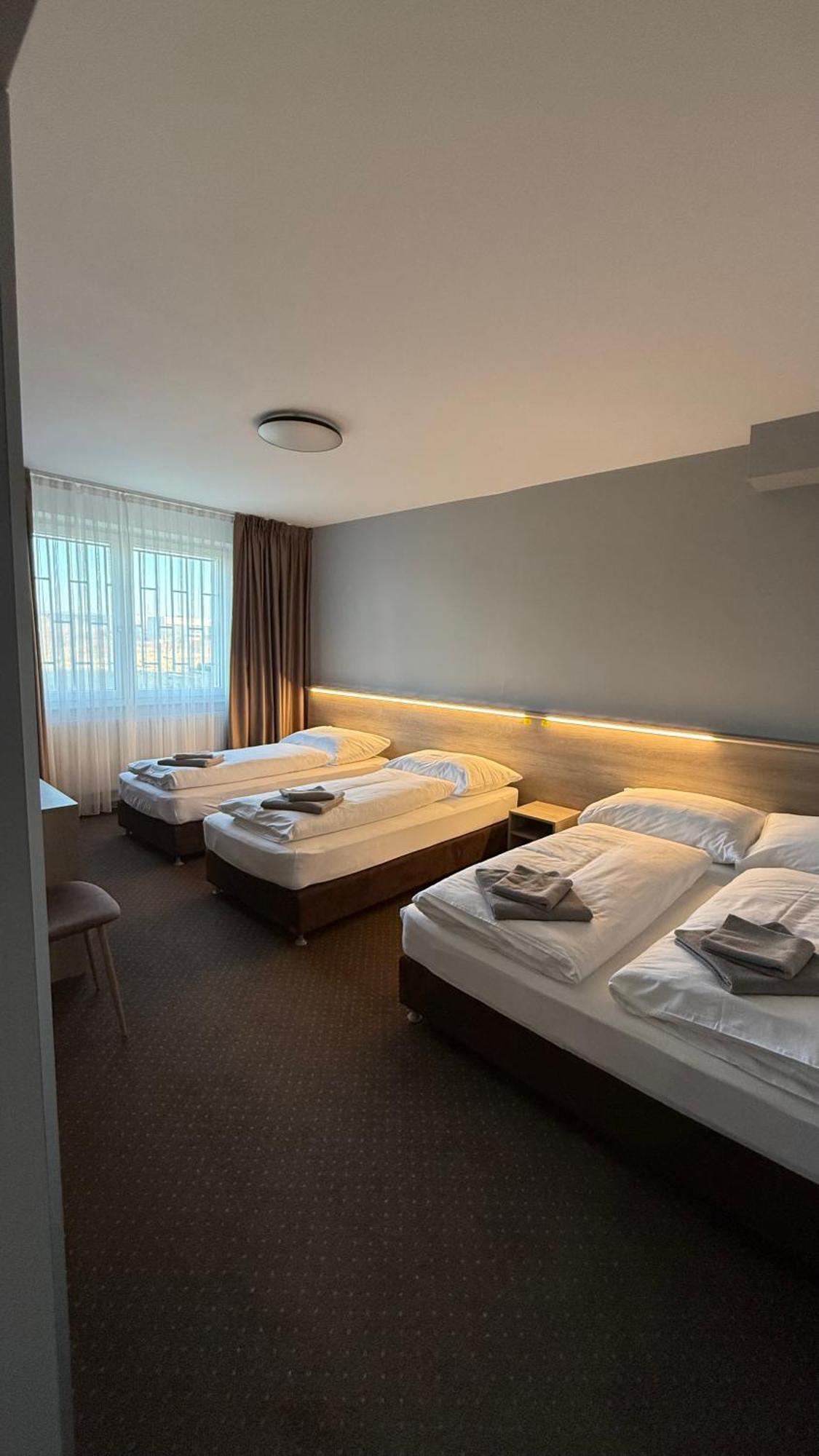 Aviator Garni Hotel Bratislava Luaran gambar