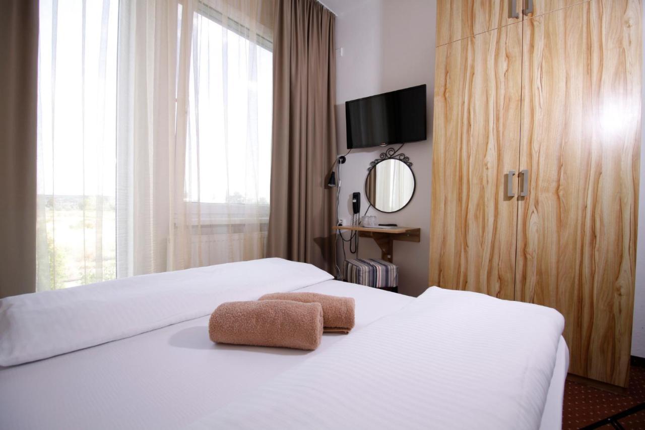 Aviator Garni Hotel Bratislava Luaran gambar