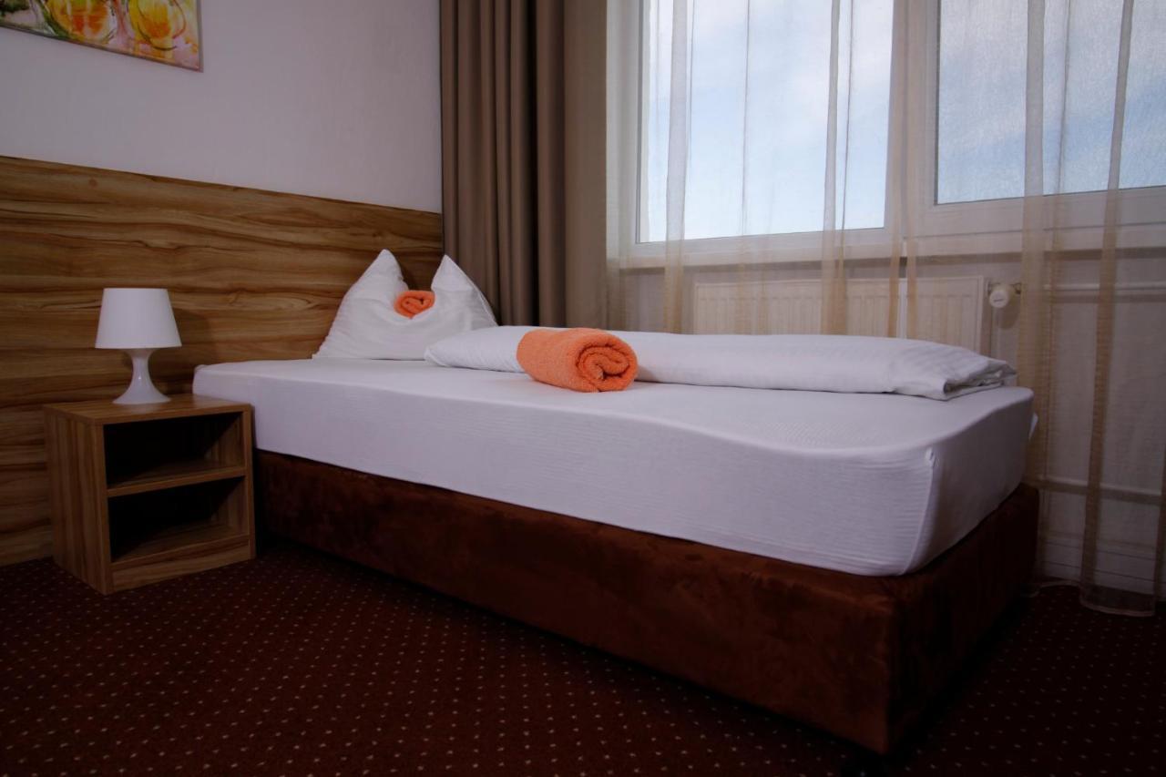 Aviator Garni Hotel Bratislava Luaran gambar